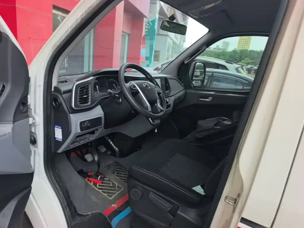 SAIC Maxus Xintu V80 2024 2024 Model Facelift Aoyun 6MT Short Wheelbase Ultra Low Roof 147Ps 5/6 Seats
