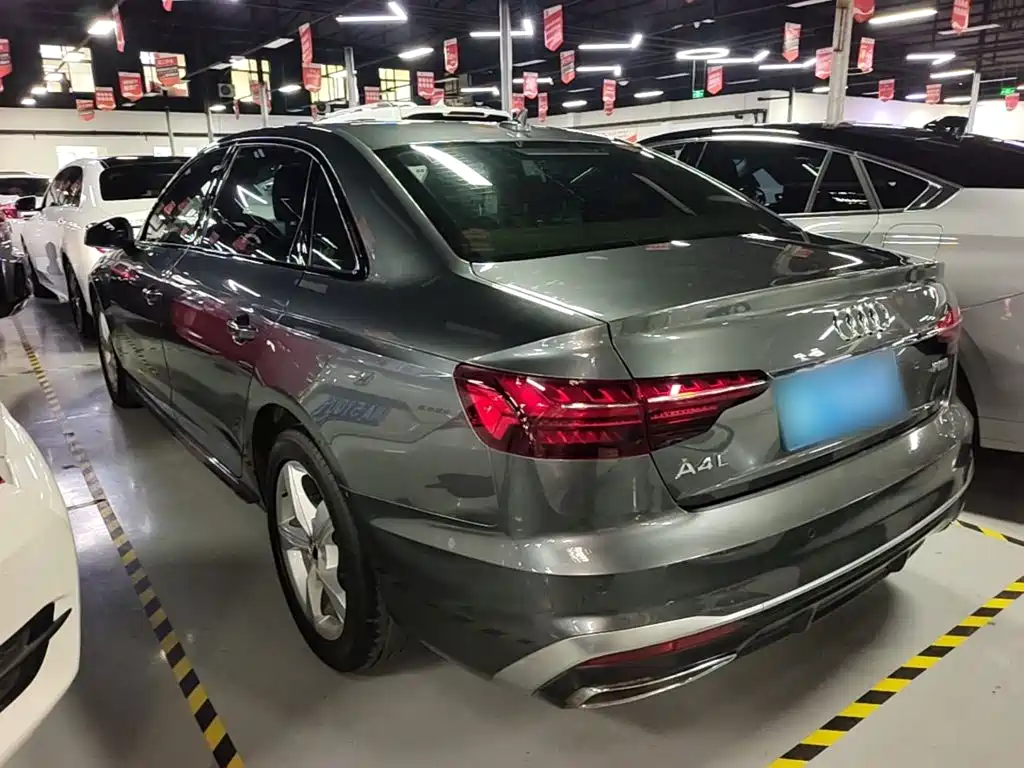 Photo 5 - Audi A4L