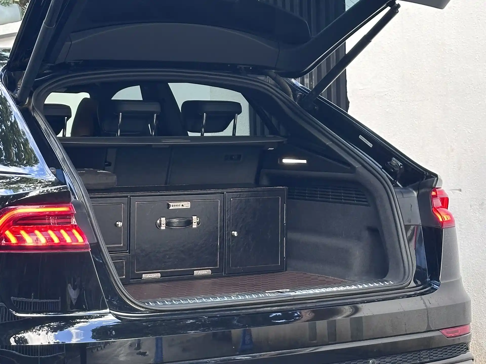 Photo 4 - Audi Q8