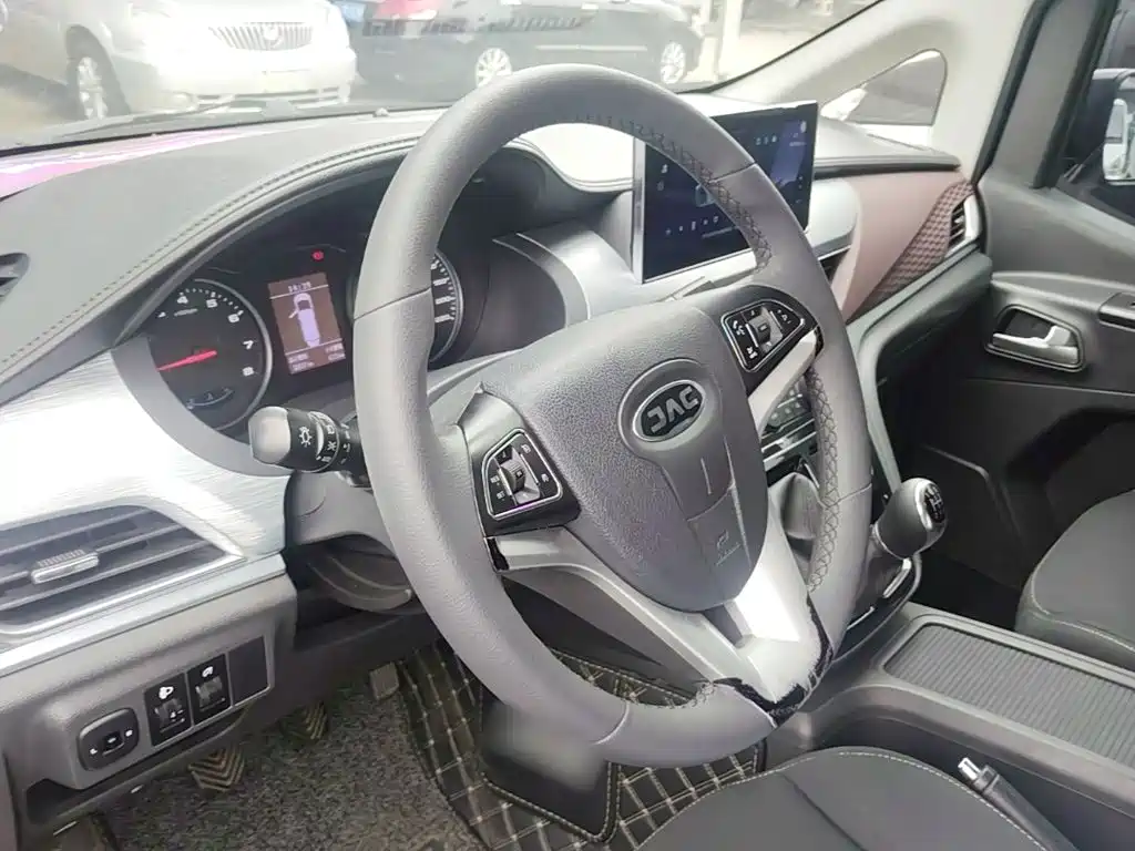 Photo 11 - JAC Refine M3