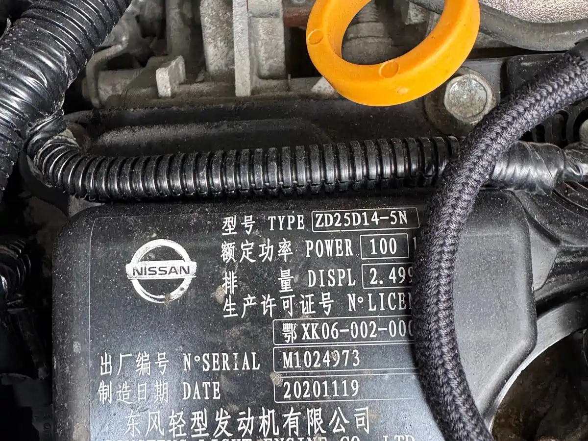 Dongfeng Yufeng Yufeng 2021 2020 2.5T V9 Logistics Vehicle Short Wheelbase Medium Roof 5-9-seater China V ZD25