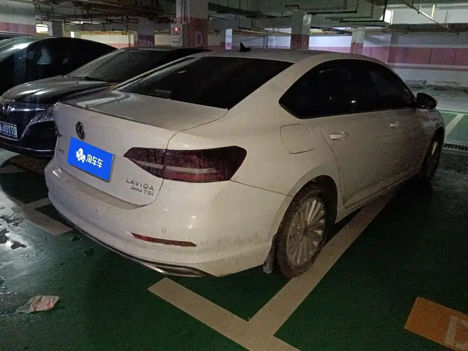Photo 3 - Volkswagen Lavida