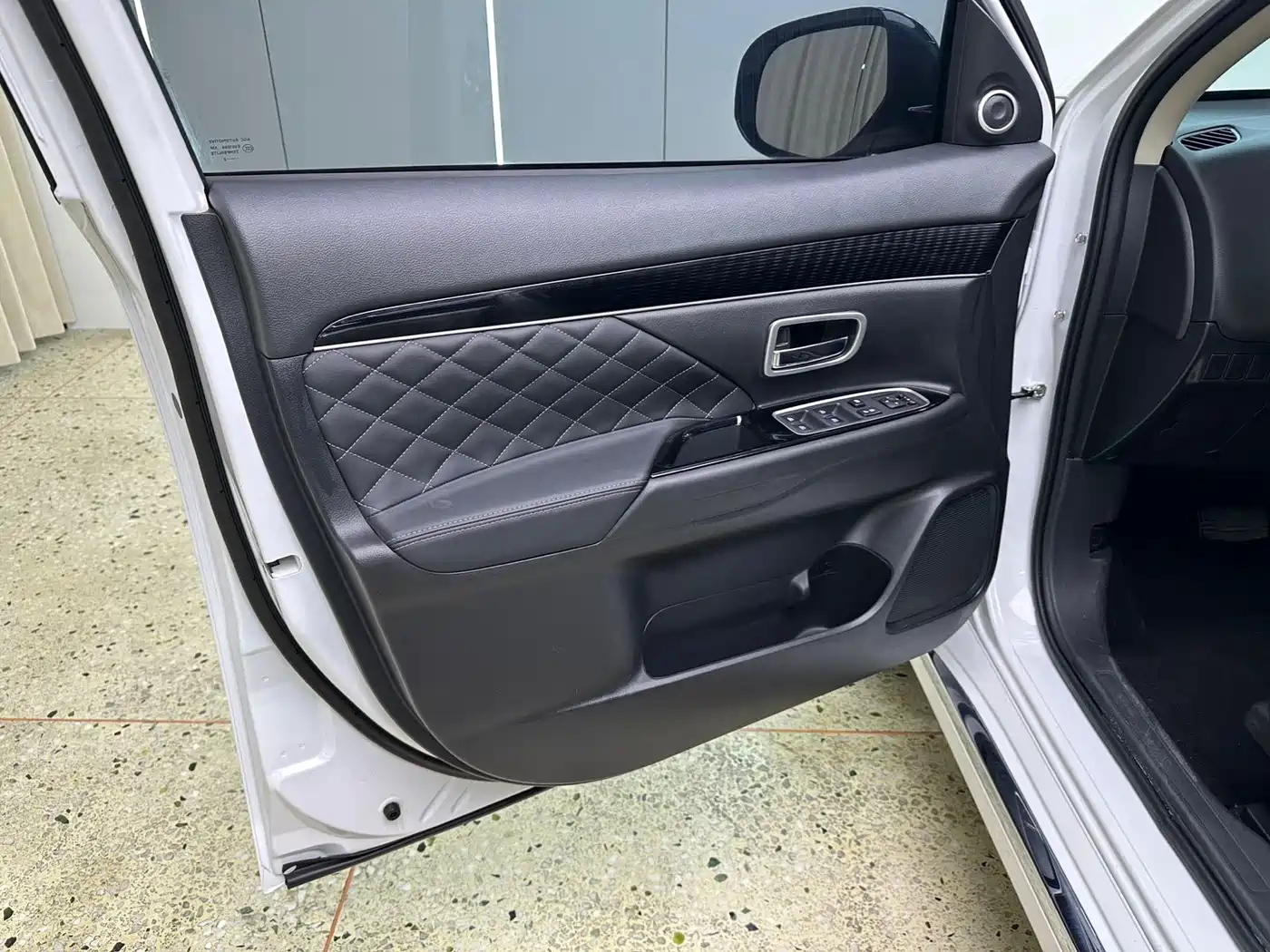 Mitsubishi Outlander 2023 2021 Facelift 2.0L 2WD Premium Edition 5-Seater