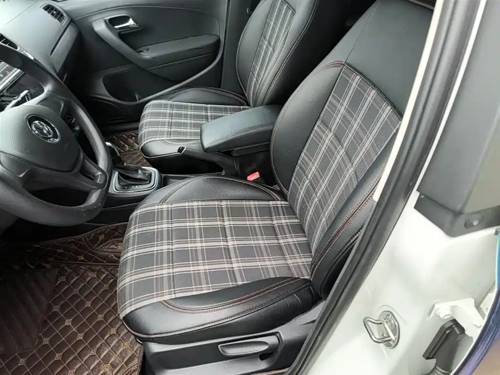 Volkswagen Polo 2016 1.4L Automatic Trend фото 15