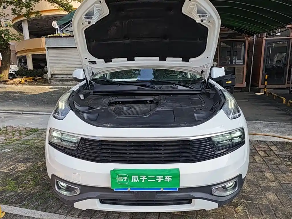 صورة 20 - Lynk & Co 01
