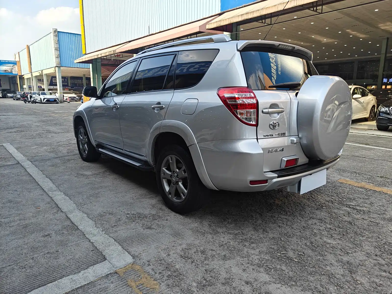 Photo 12 - Toyota RAV4