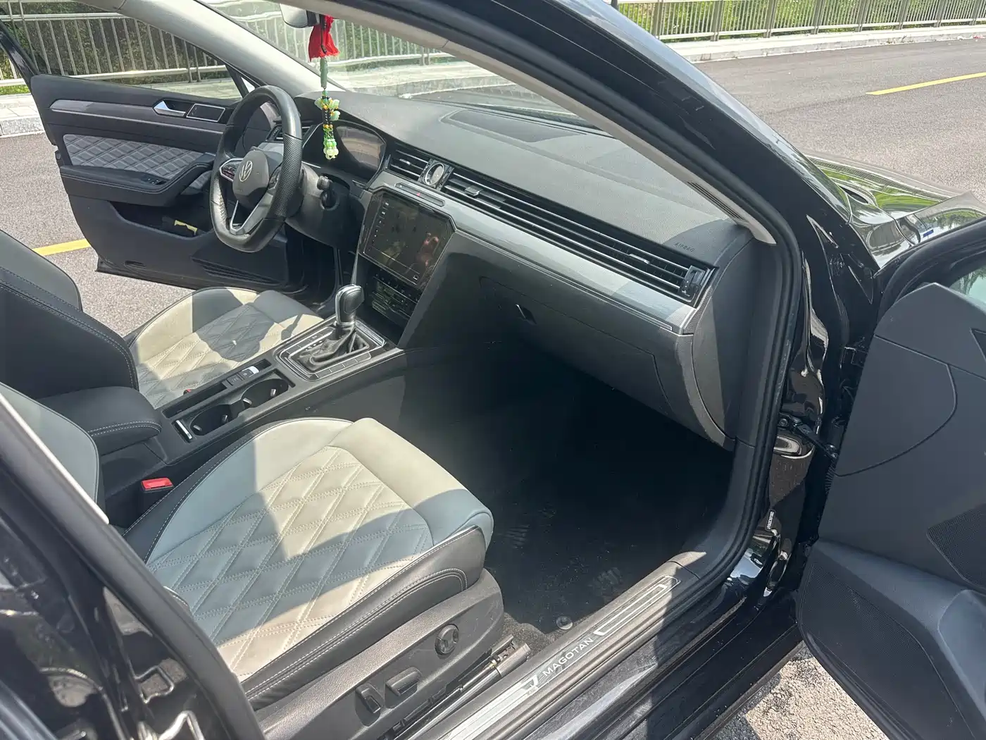 Volkswagen Magotan 2023 2 Million Units Anniversary Edition 330TSI DSG Leading Type фото 9