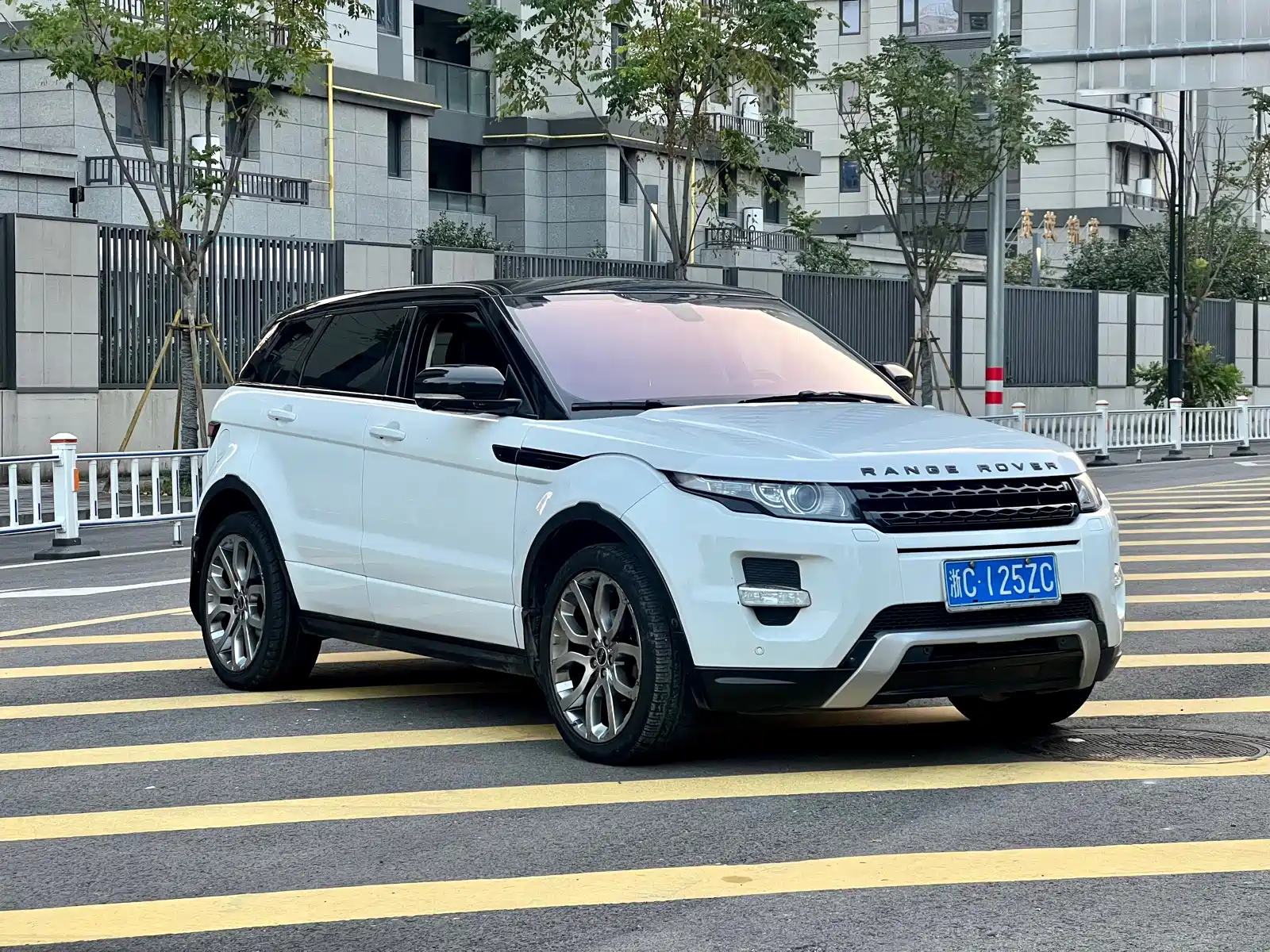 Photo 3 - Land Rover Range Rover Evoque (Import)
