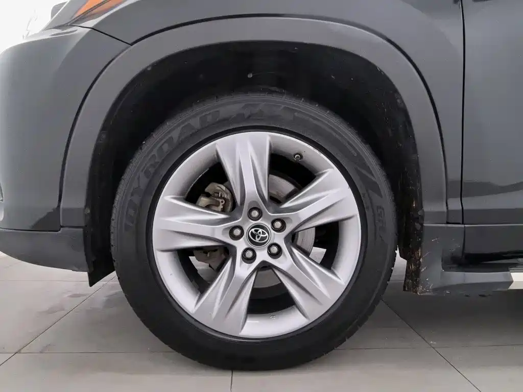 Фото 17 - Toyota Highlander