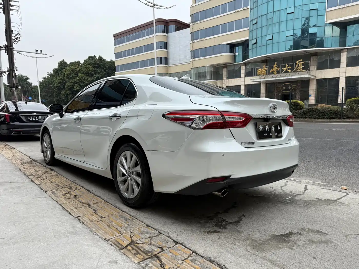 Toyota Camry 2021 2.0G Luxury Edition фото 14