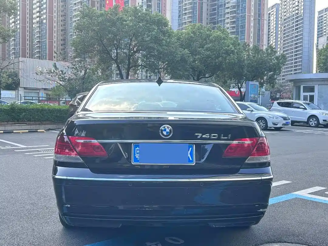 صورة 5 - BMW 7 Series