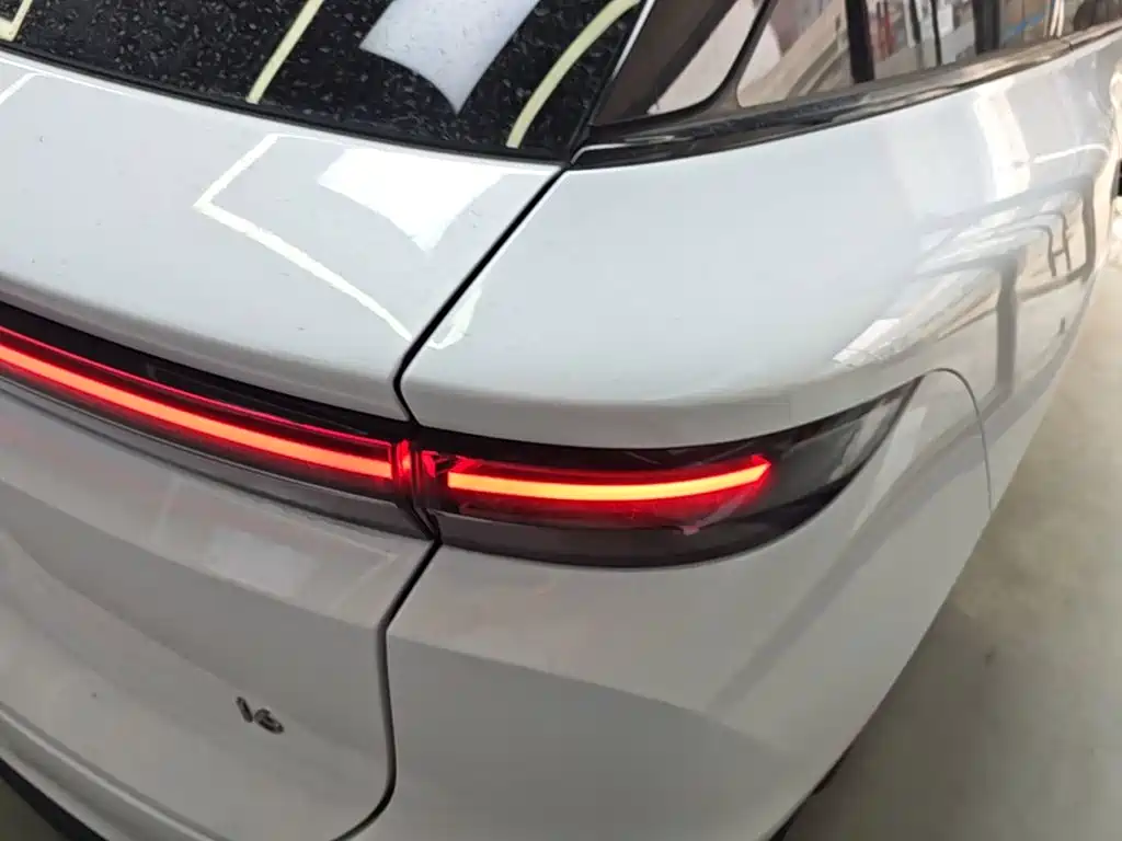 Photo 8 - Li Auto i6