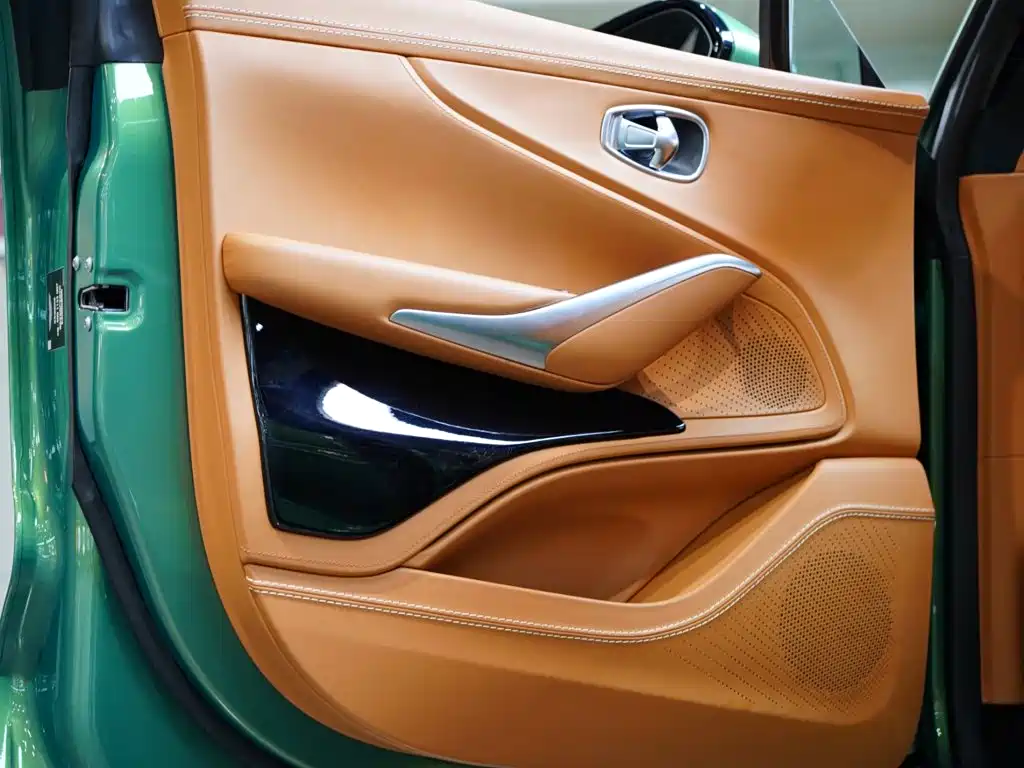 Photo 29 - Aston Martin DBX