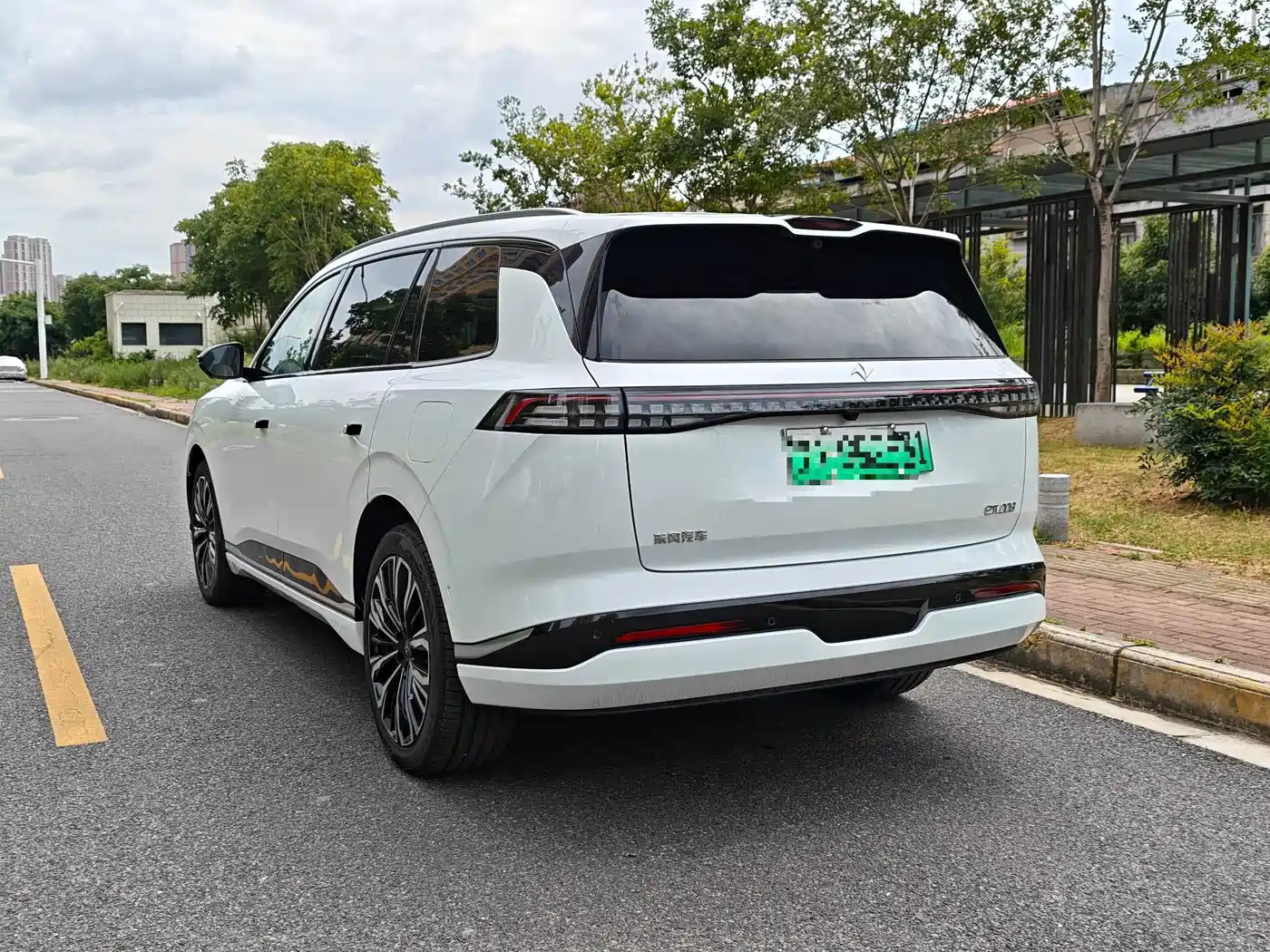 Dongfeng Yipai eπ008 2026 2026 6-seater EREV Family Joy Edition
