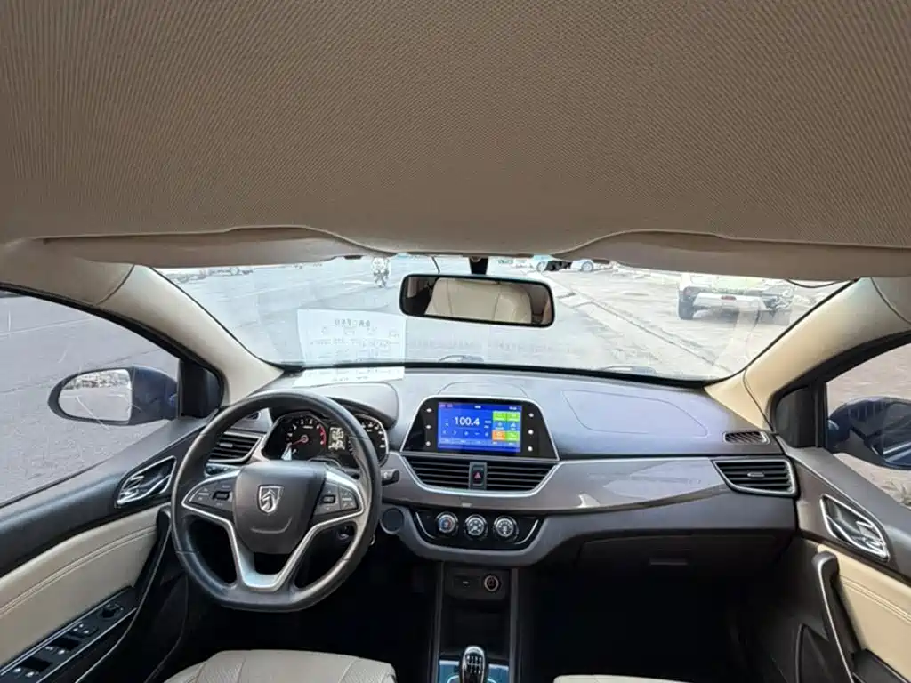 Baojun 310W 2017 2017 1.5L Manual Fashion Edition (China V)