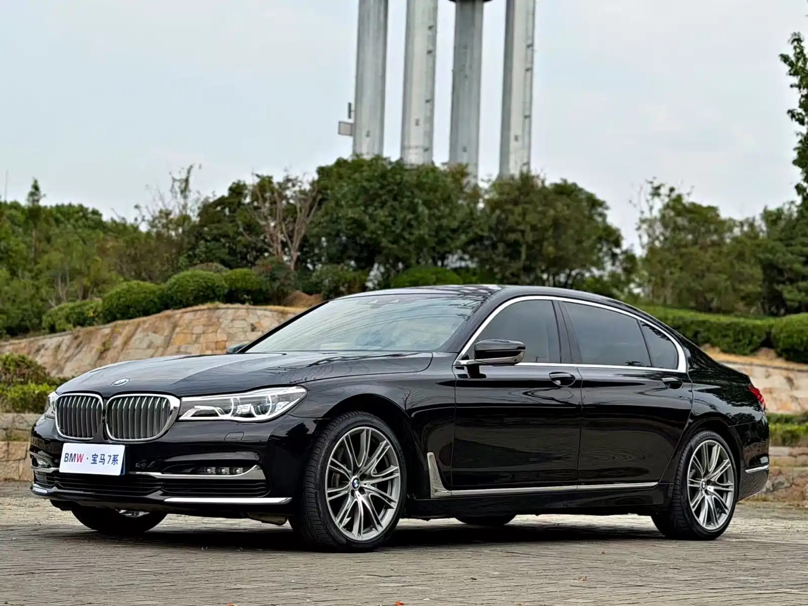 Photo 1 - BMW 7 Series