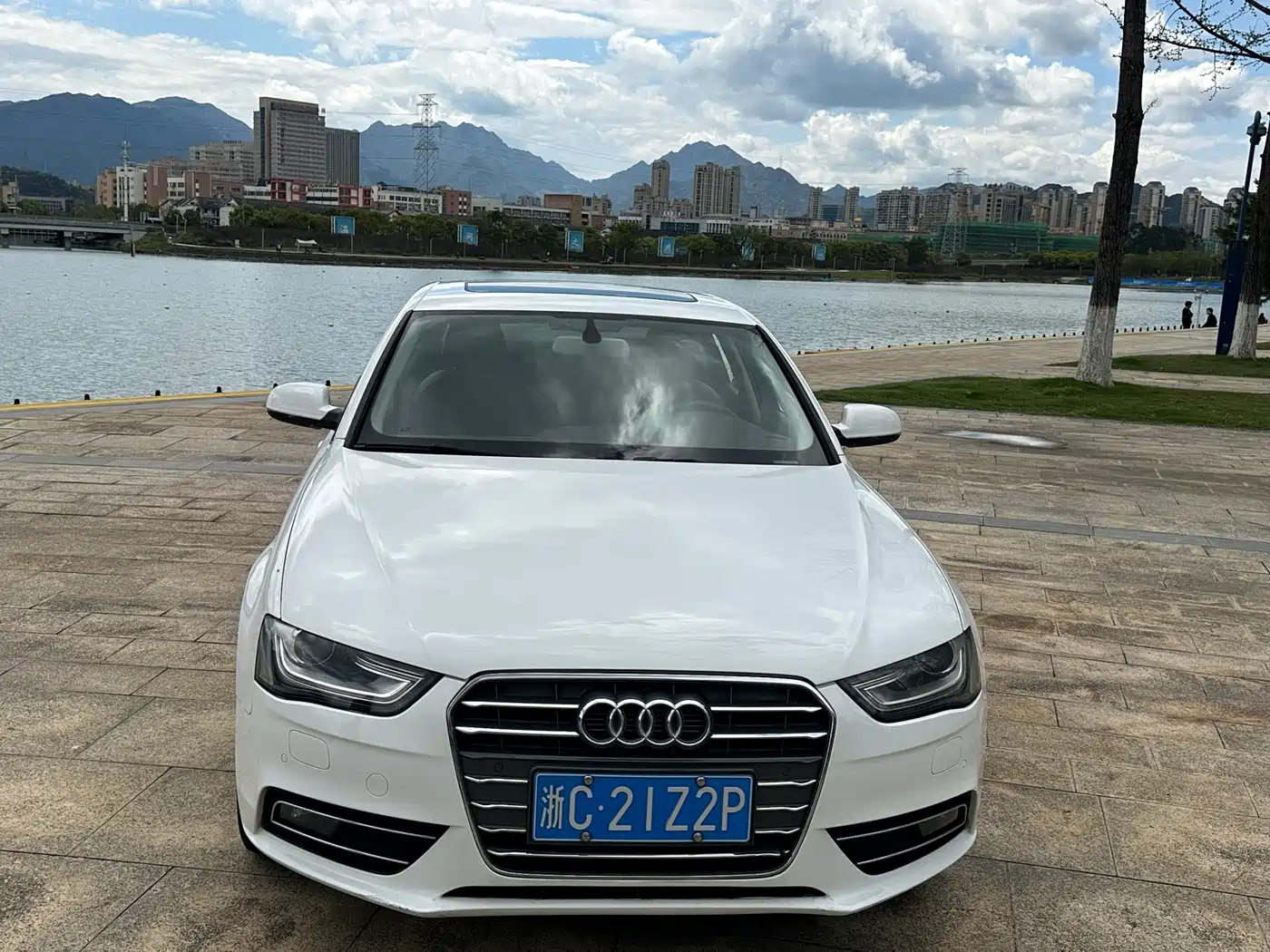 Audi A4L 2015 35 TFSI Auto Comfort фото 2