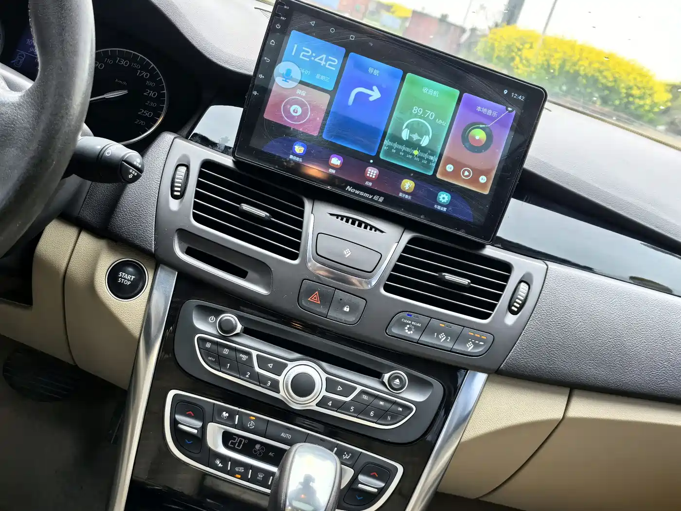 Renault Latitude 2011 2.5L Automatic Flagship Navigation Edition фото 9