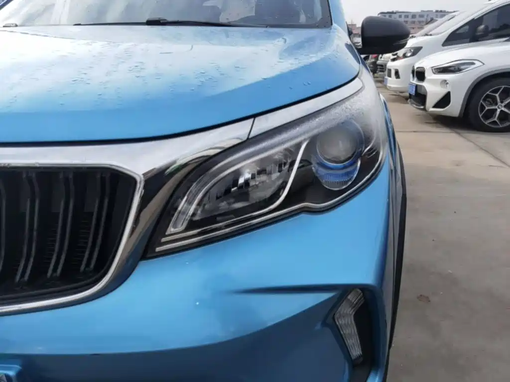Фото 24 - Geely Vision X3