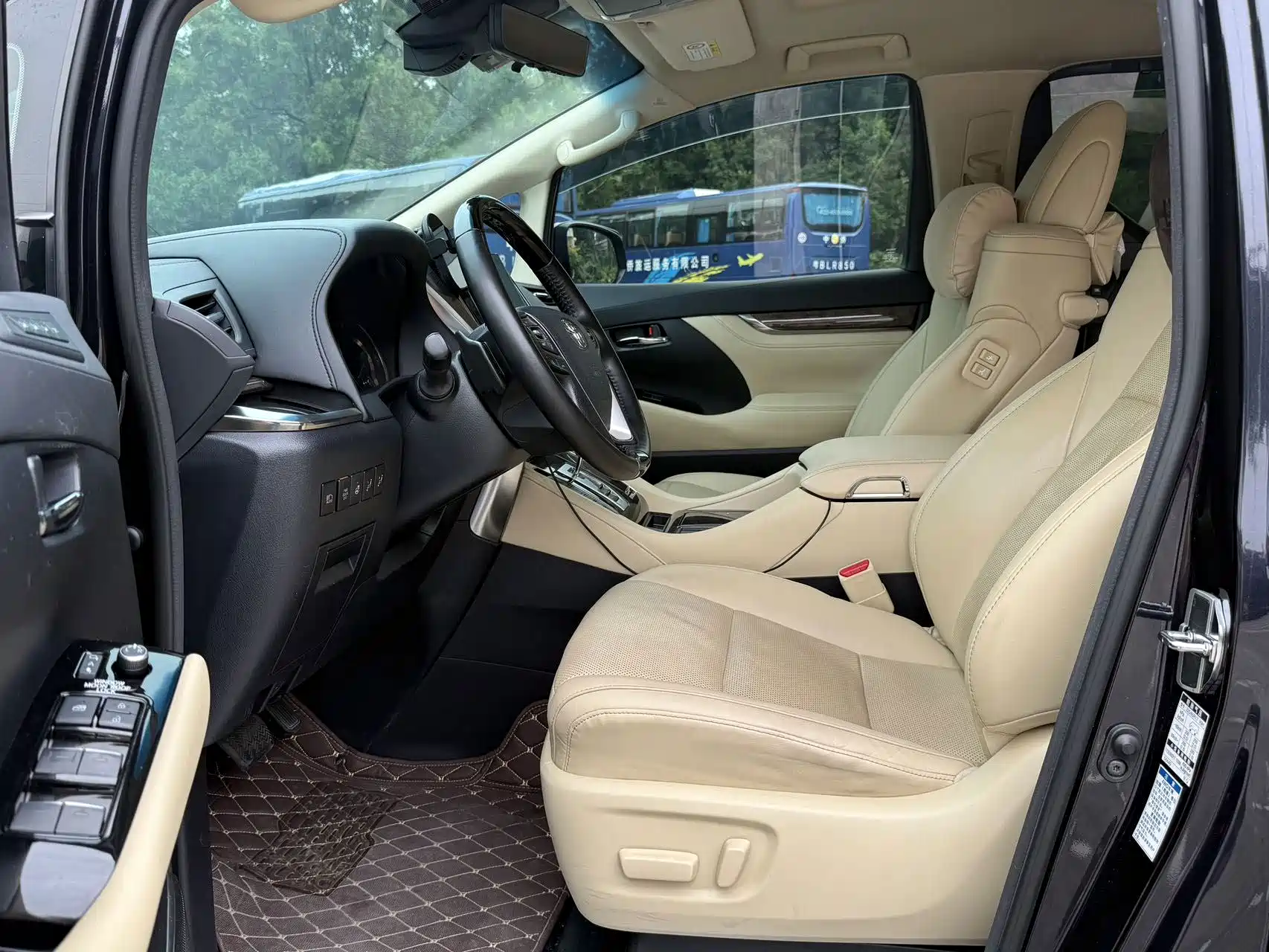 Фото 4 - Toyota Vellfire