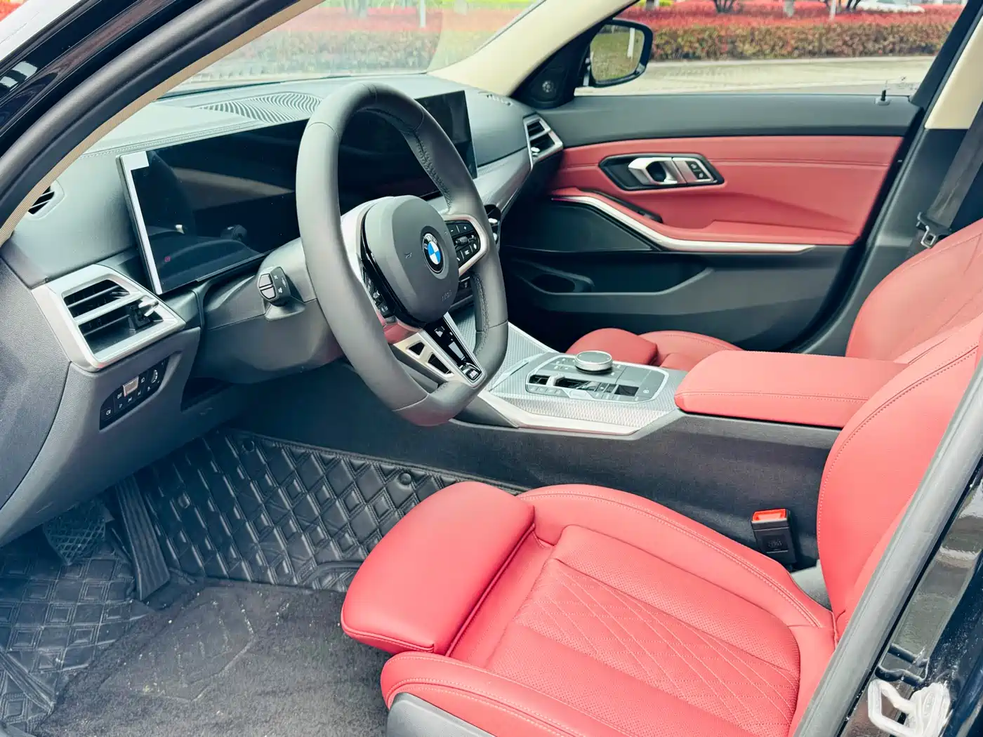 BMW 3 Series 2025 330Li M Sport Night Edition фото 17