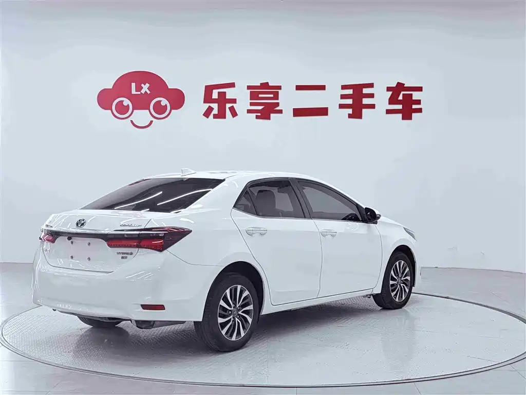 Toyota Corolla 2017 Facelift Hybrid 1.8L E-CVT Leading Edition фото 5