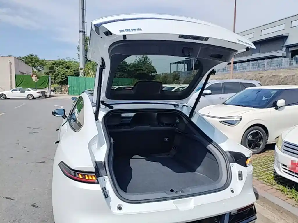 Dongfeng Yipai eπ007 2026 2025 EREV 230Pro Cruise Edition