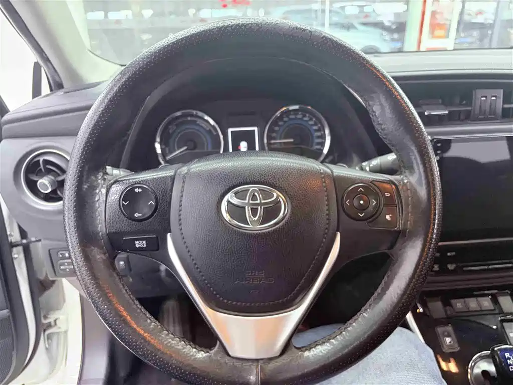 Toyota Corolla 2017 Facelift Hybrid 1.8L E-CVT Leading Edition фото 13