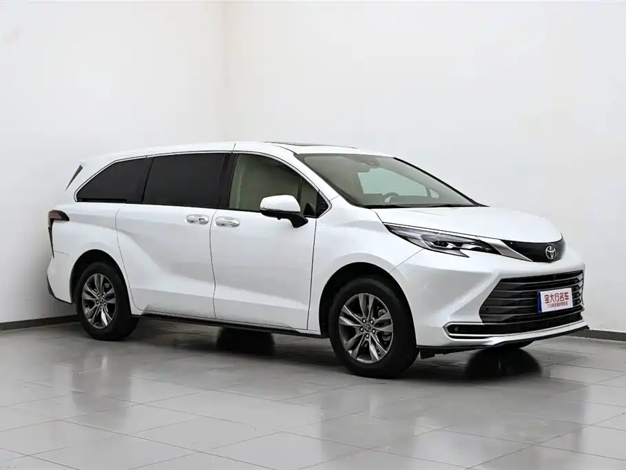 Toyota Sienna 2026 2.5L Hybrid FWD Luxury Edition фото 4