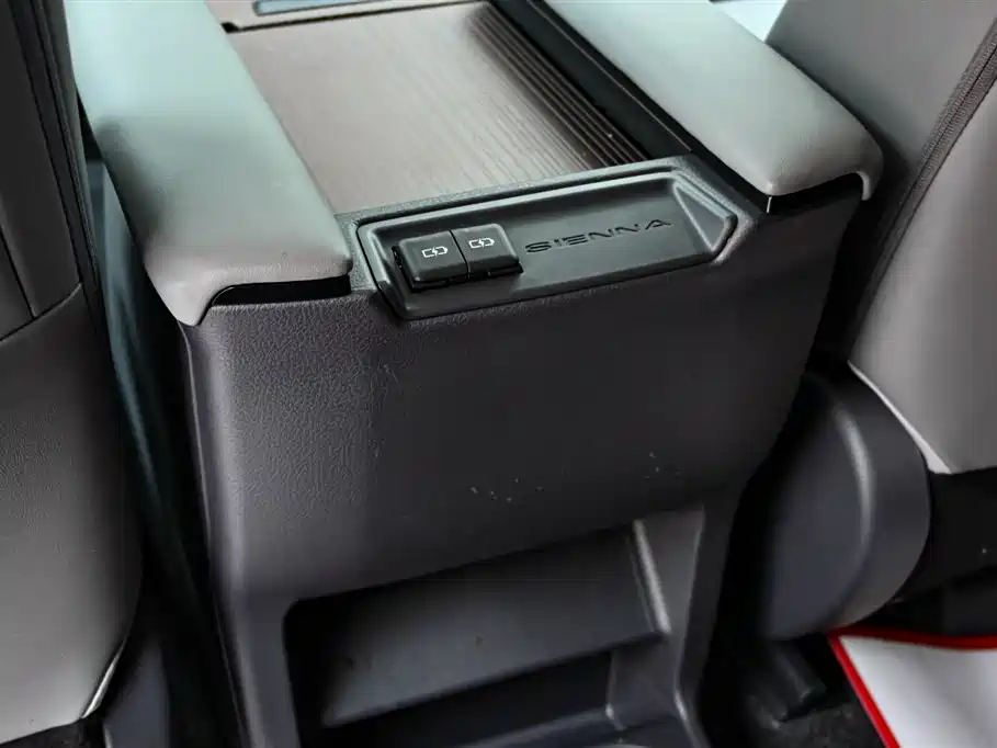 Toyota Sienna 2026 2.5L Hybrid FWD Luxury Edition фото 31