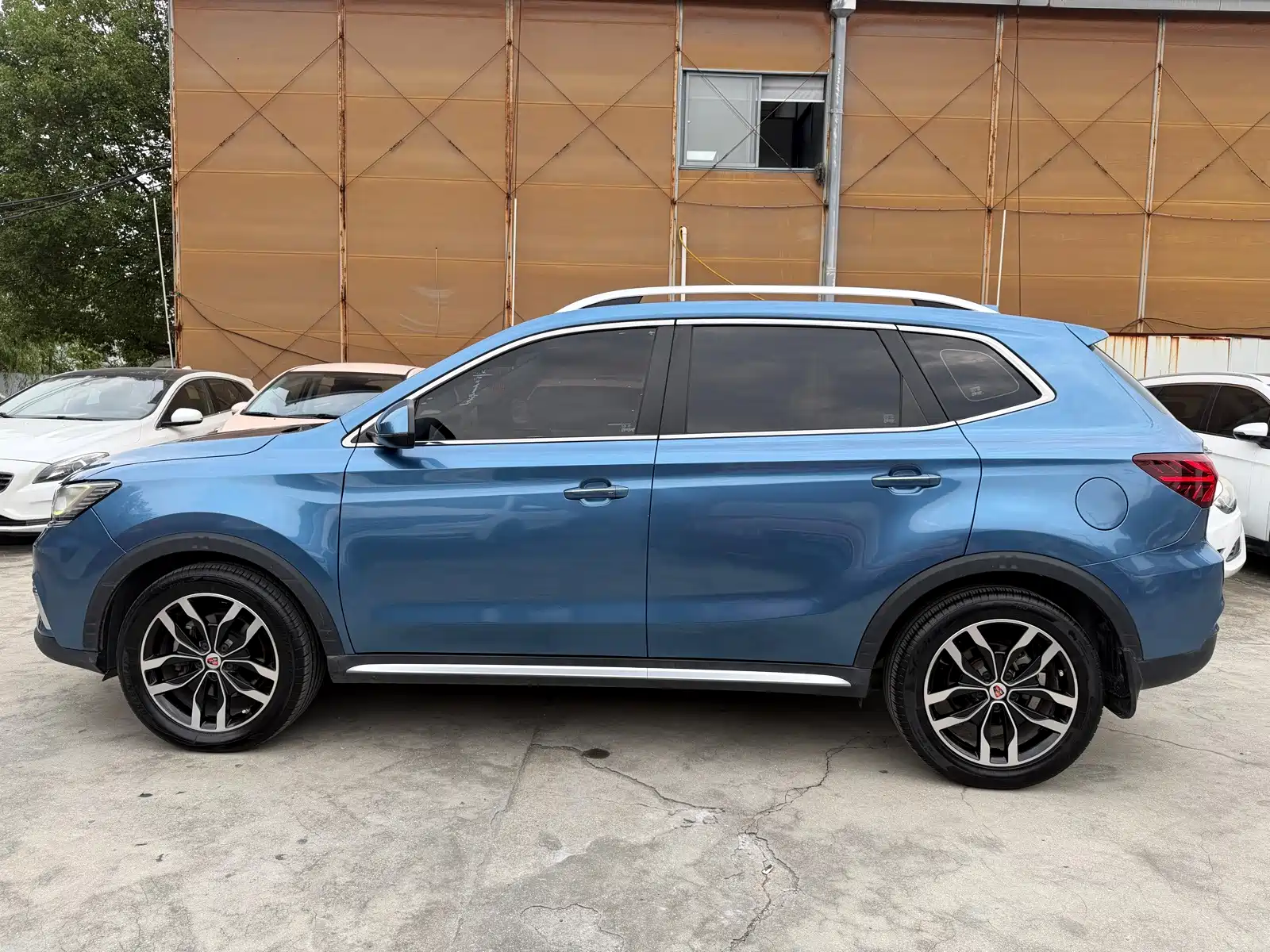 Фото 12 - Roewe RX5