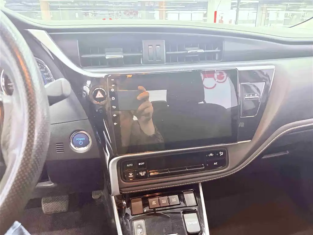 Toyota Corolla 2017 Facelift Hybrid 1.8L E-CVT Leading Edition фото 14