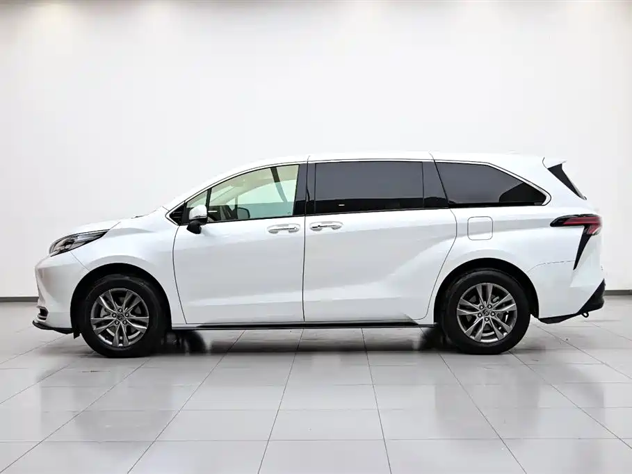 Toyota Sienna 2026 2.5L Hybrid FWD Luxury Edition фото 5
