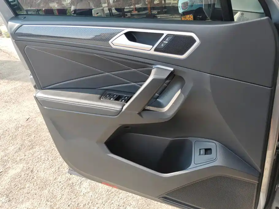 Фото 7 - Volkswagen Tiguan L