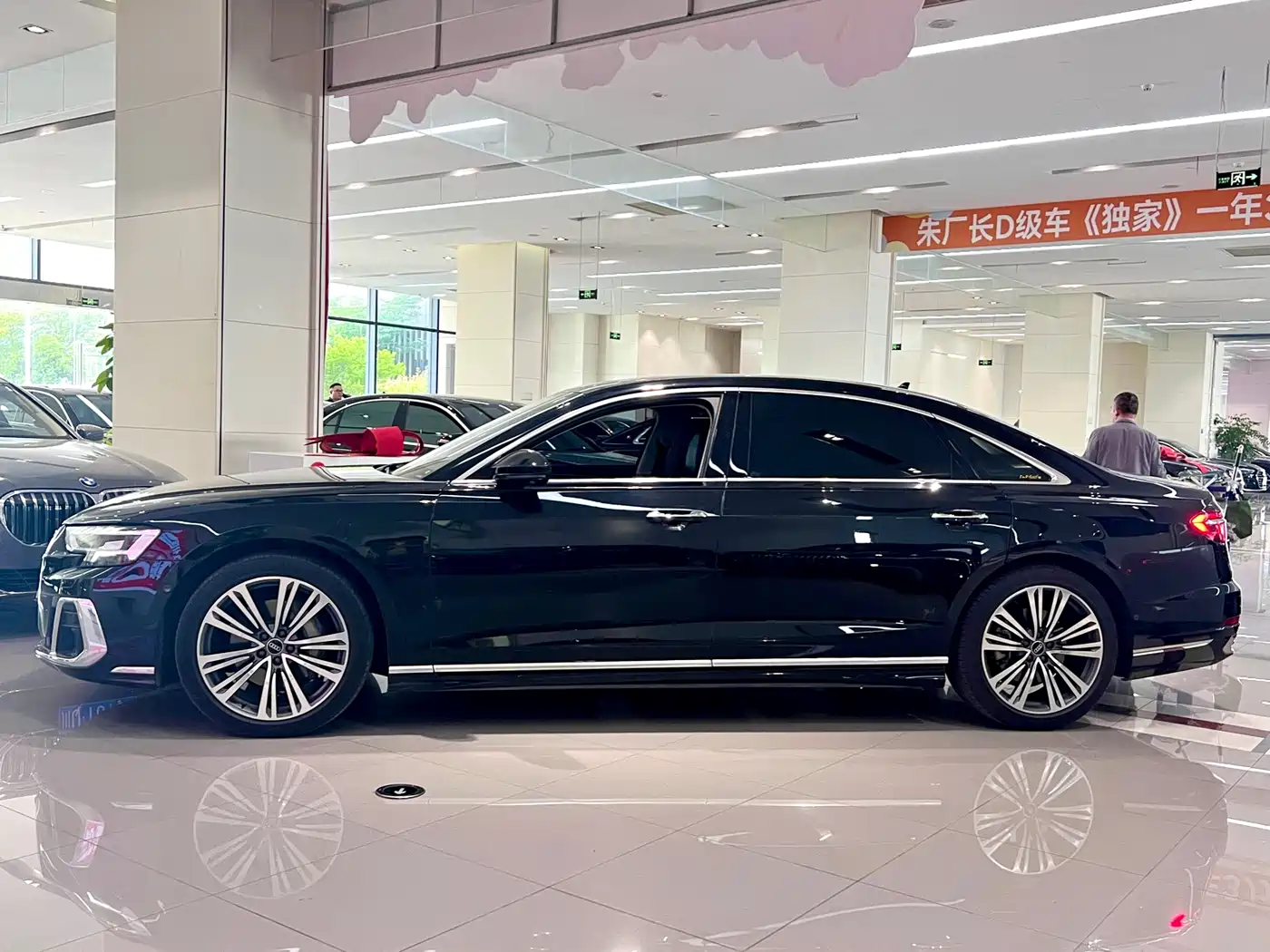 Audi A8 2023 A8L 50 TFSI quattro Exclusive фото 3