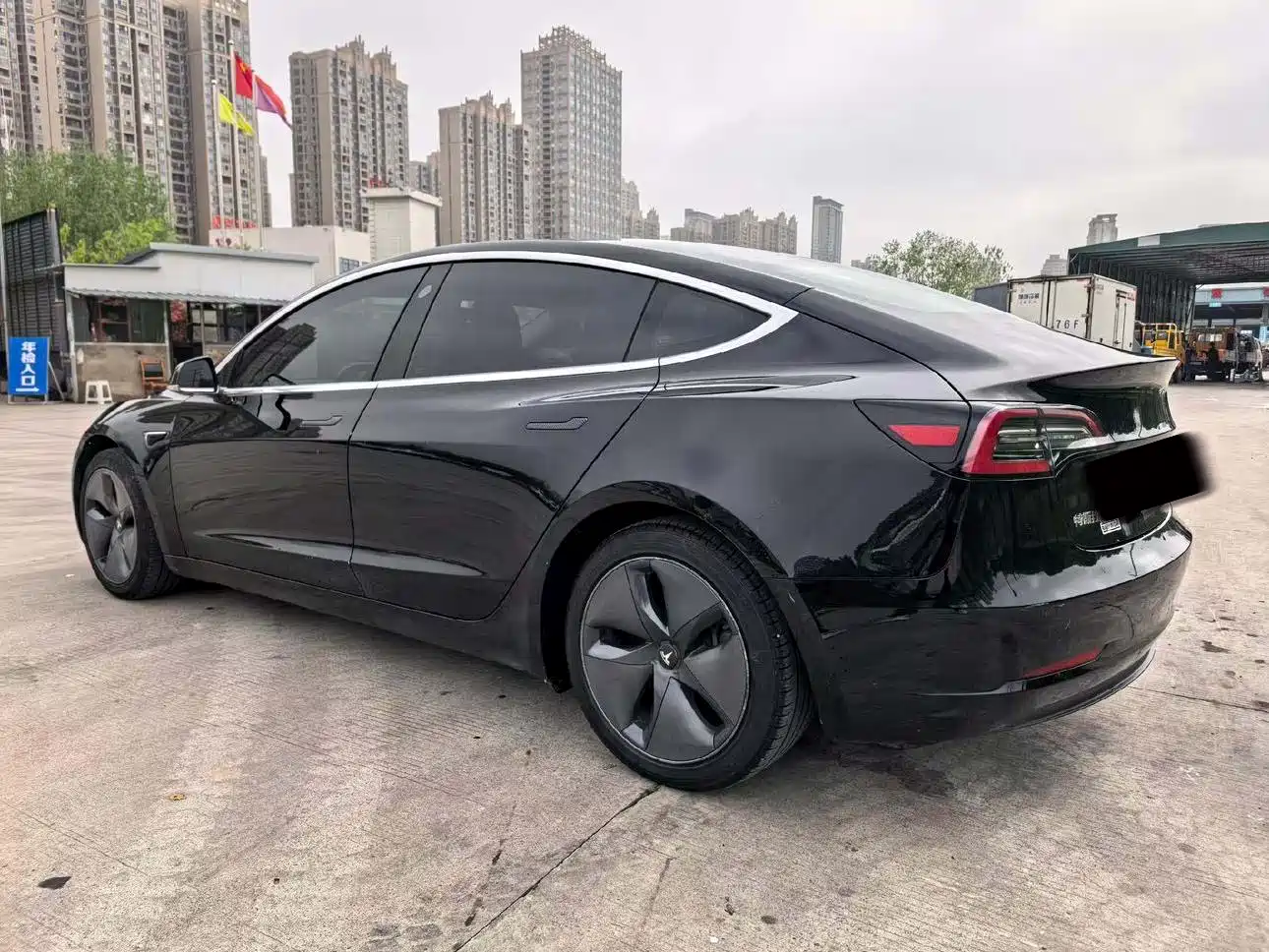 TESLA MODEL 3