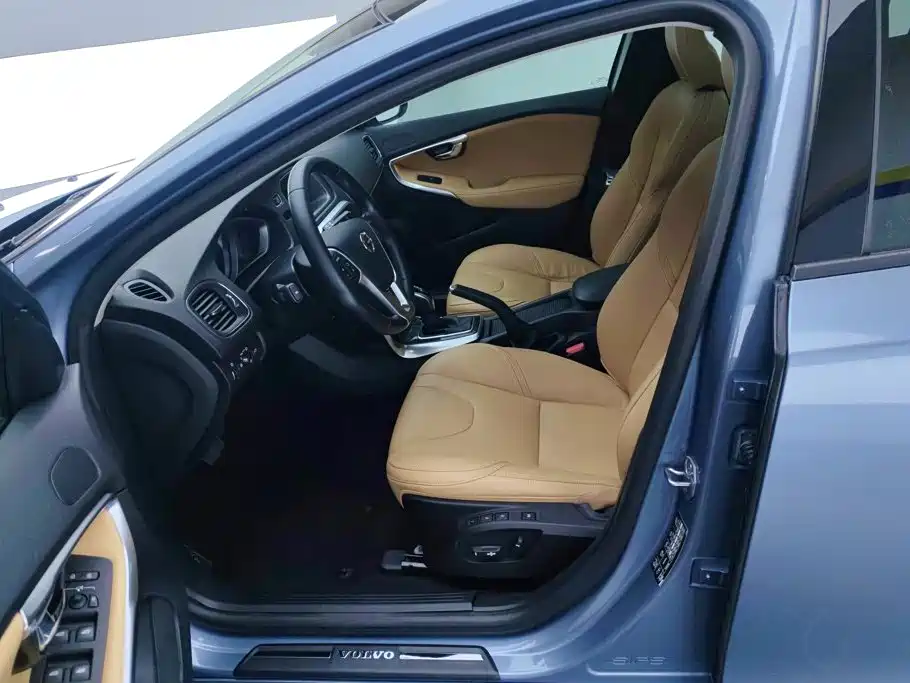 Photo 9 - Volvo V40