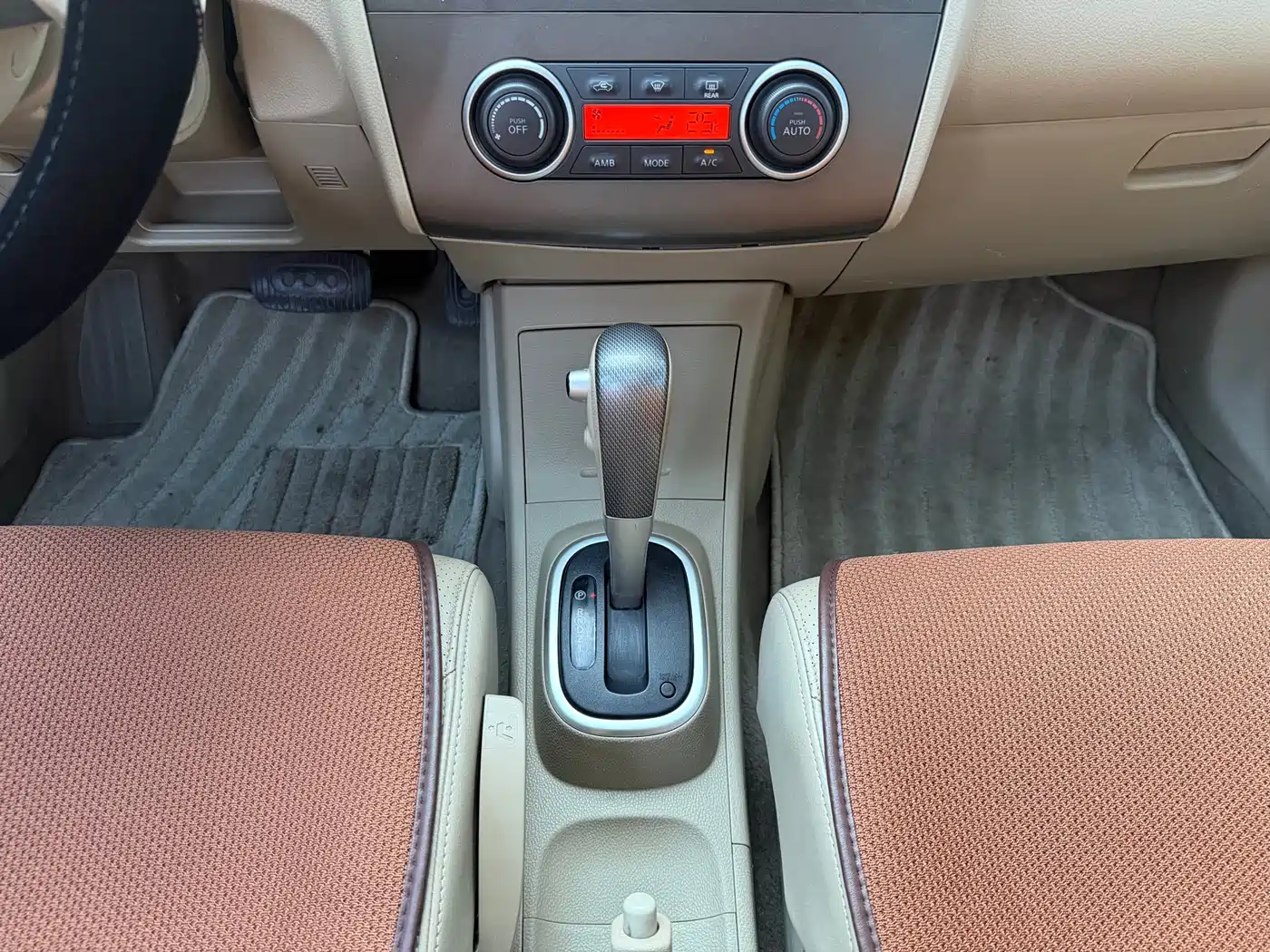 Photo 31 - Nissan Tiida