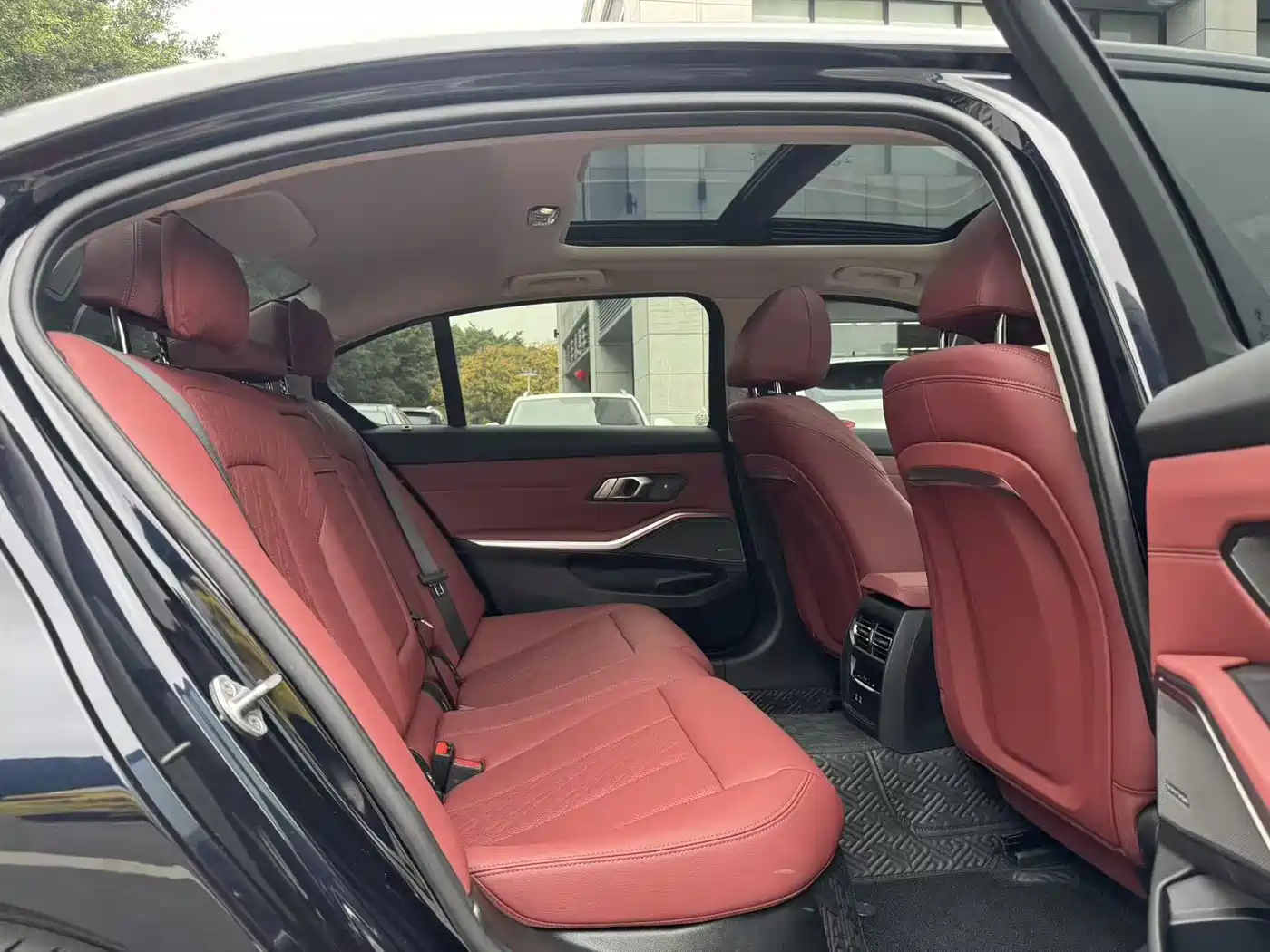 BMW 3 Series 2024 325Li M Sport Shadowline Package фото 5