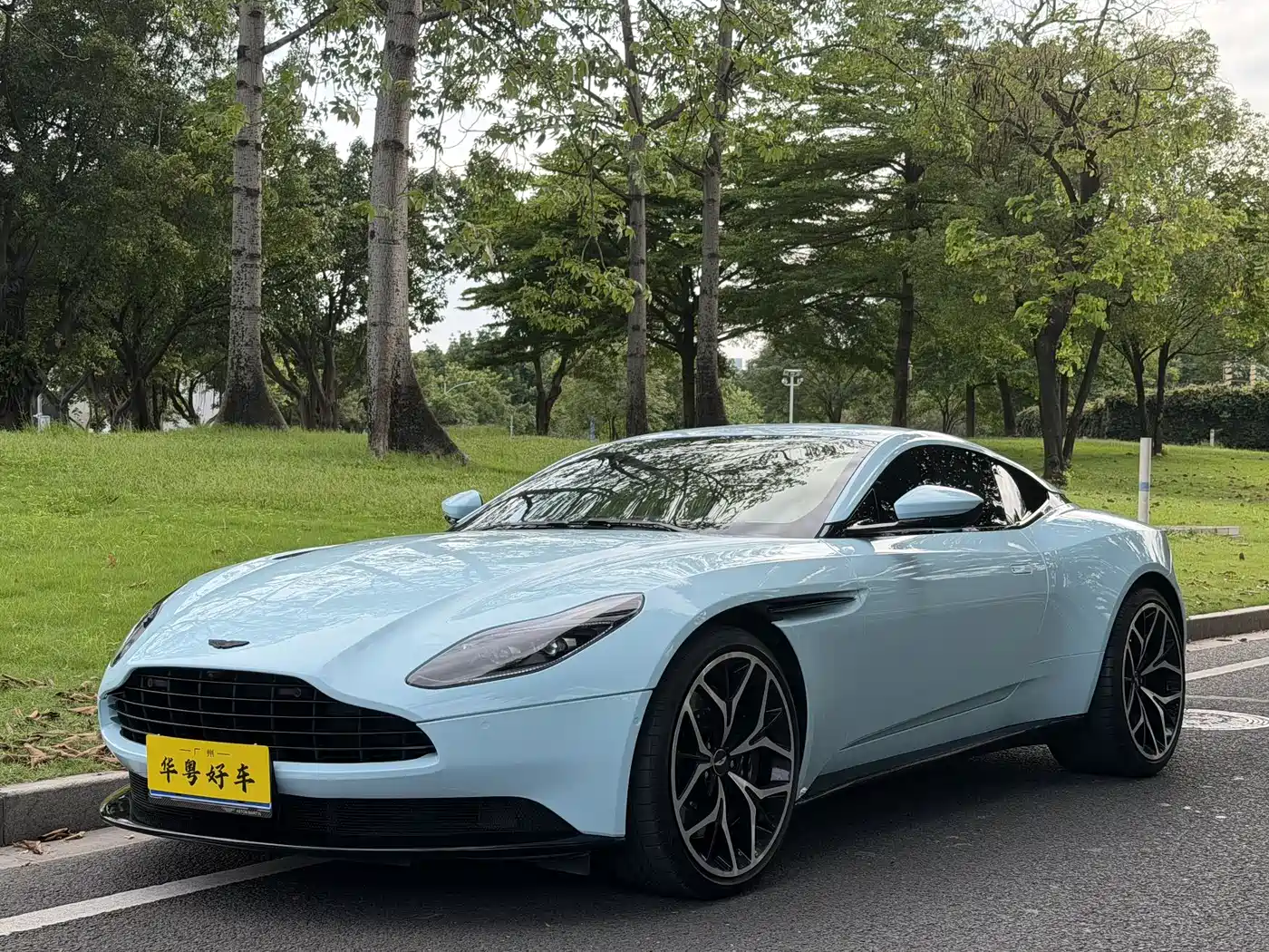 Aston Martin DB11 2022 4.0T V8 Coupe