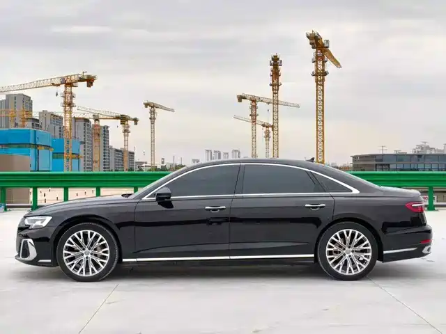 Audi A8 2023 A8L 50 TFSI quattro Exclusive — фото 3