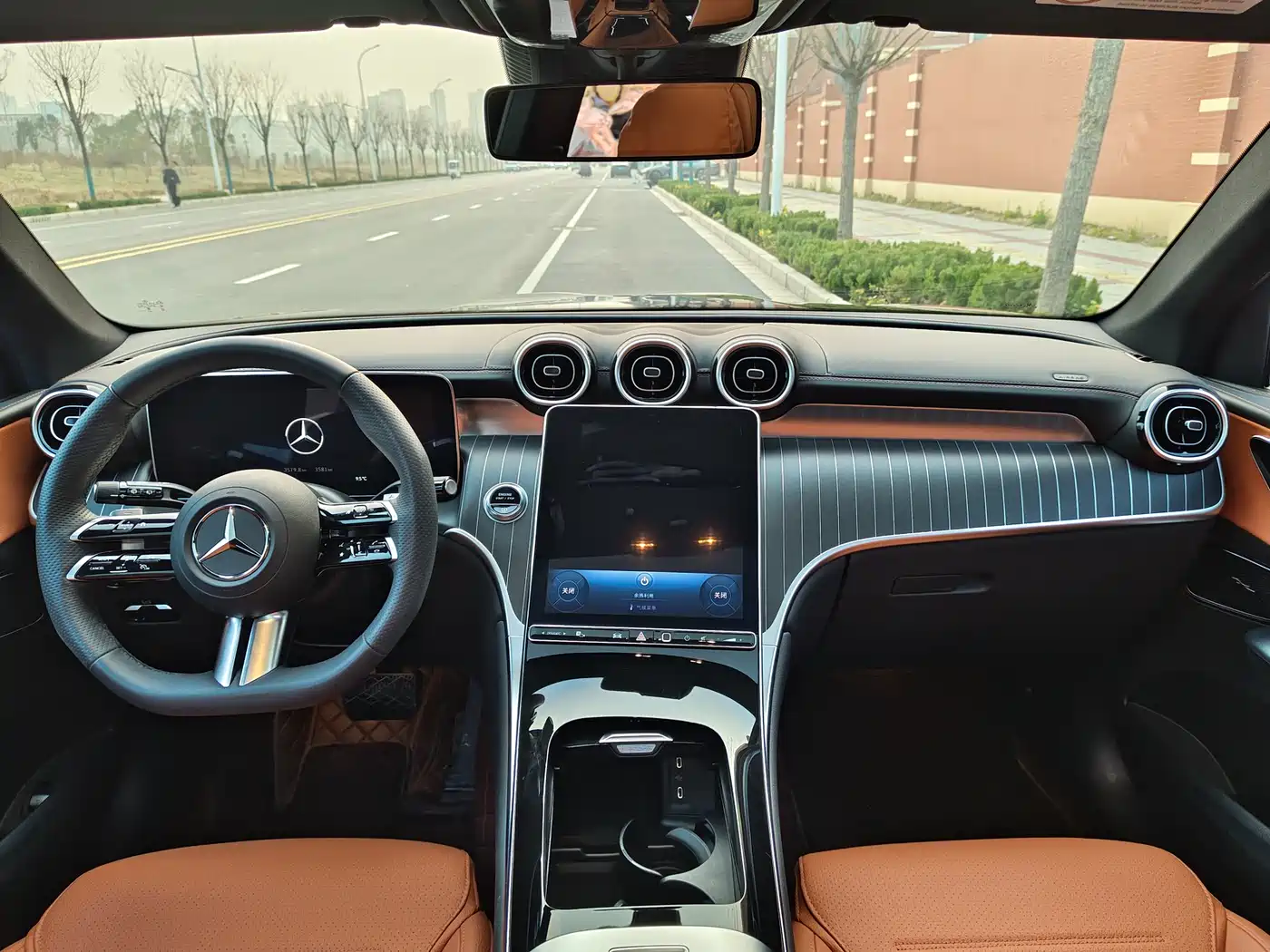Mercedes-Benz GLC 2023 GLC 300 L 4MATIC Sport 5-Seater фото 19