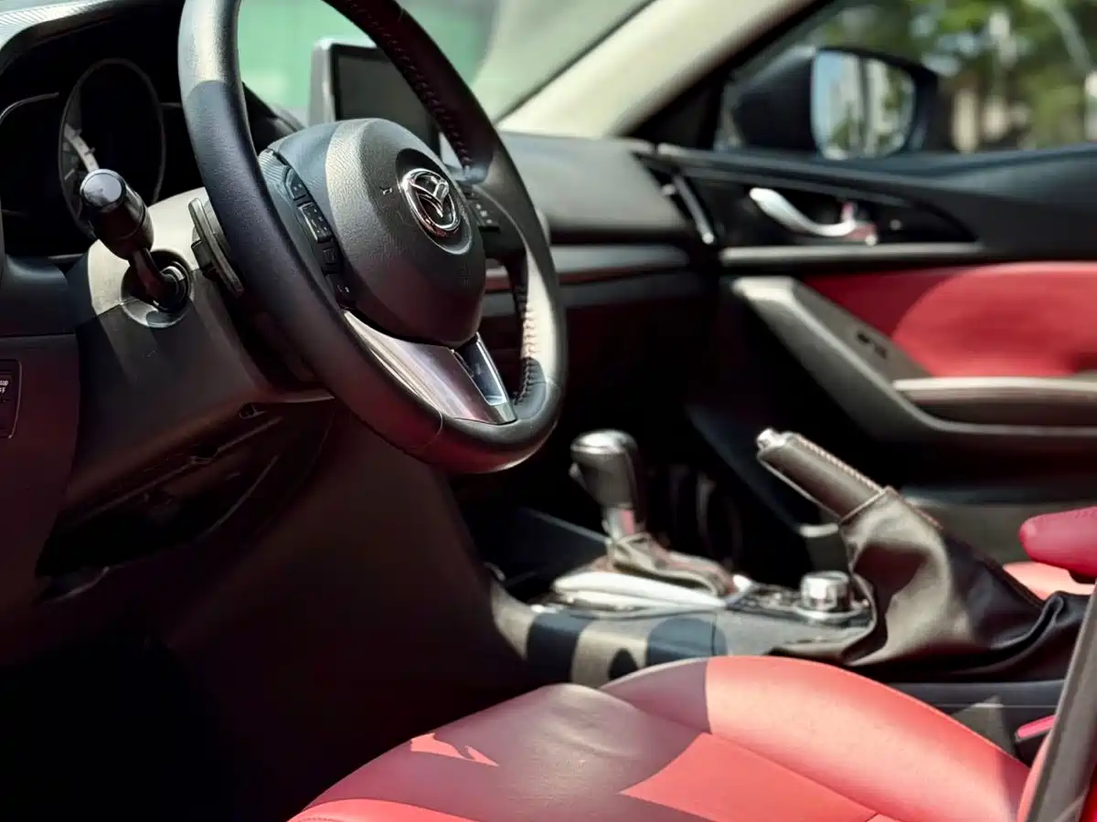 Фото 10 - Mazda Mazda 3