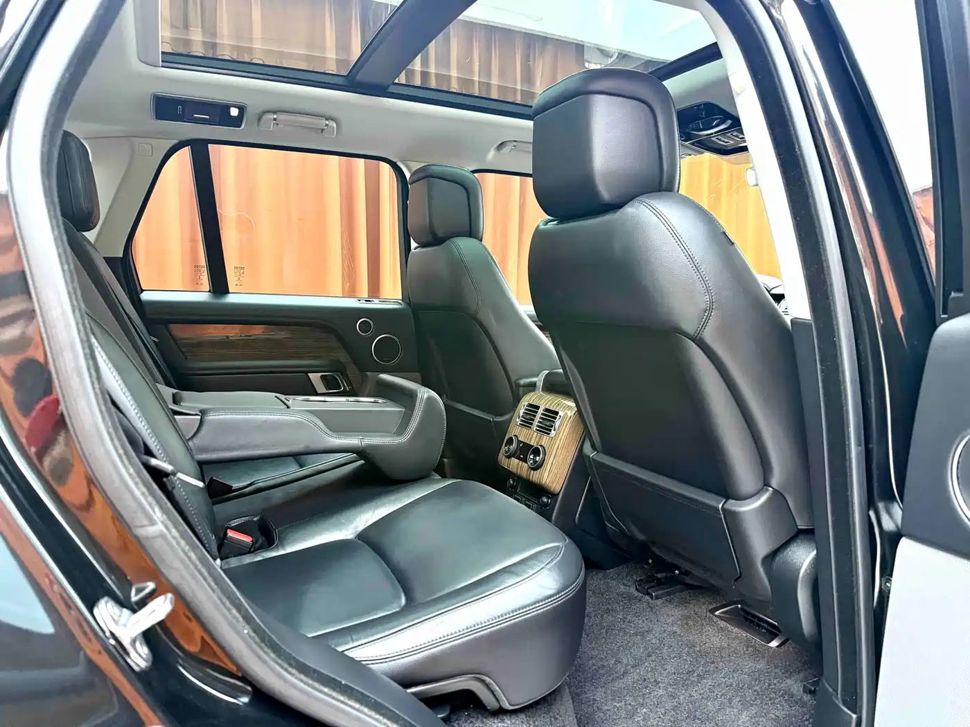 Land Rover Range Rover 2019 3.0 SC V6 Golden Age Edition фото 8