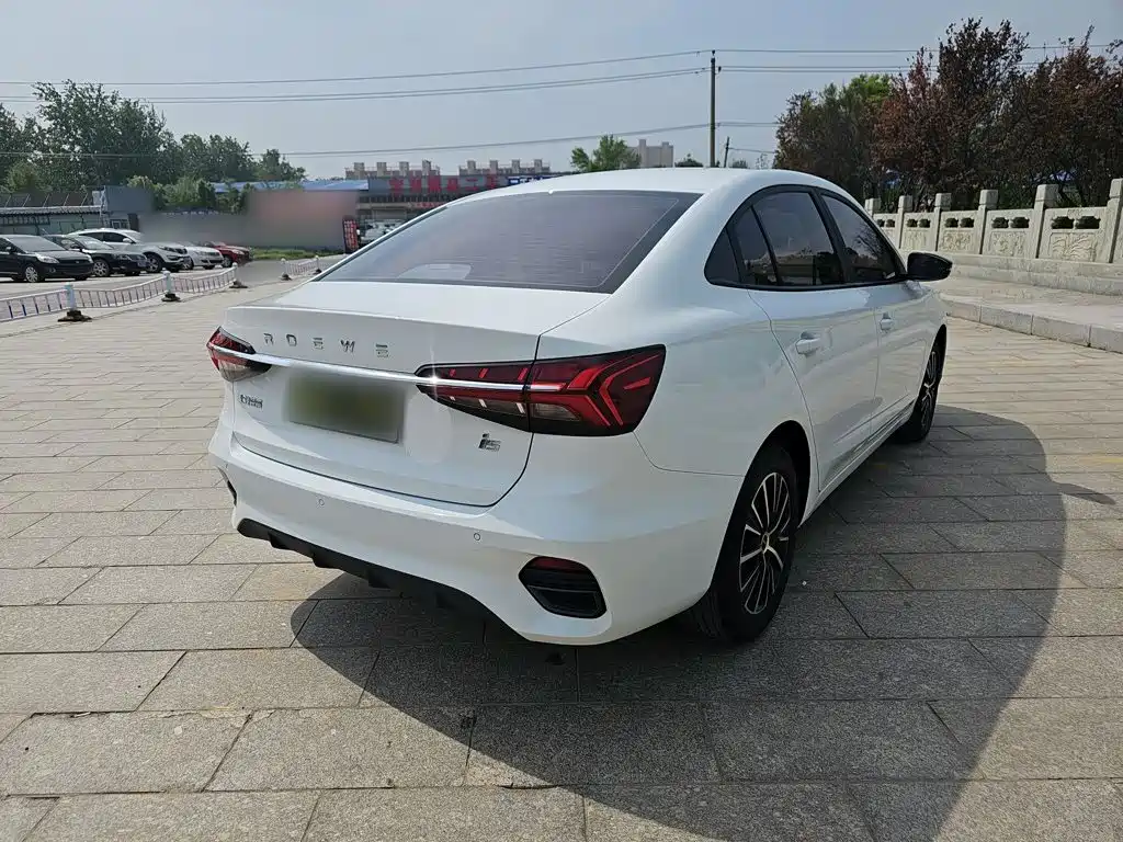 Фото 6 - Roewe i5