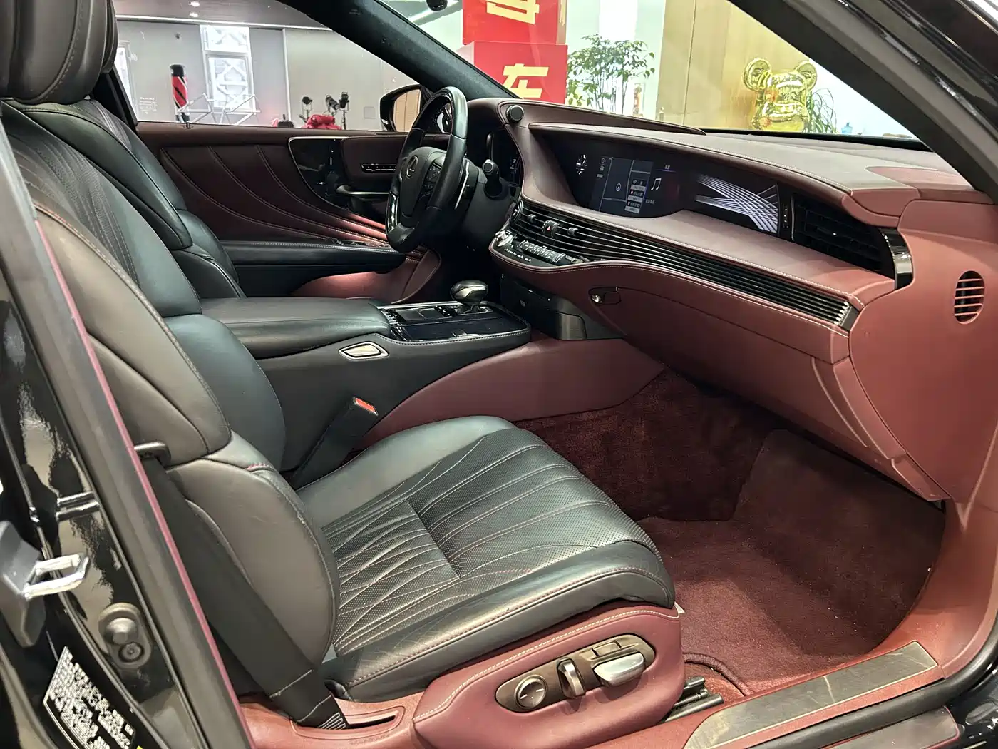 Lexus LS 2018 500h Executive Edition China V фото 15