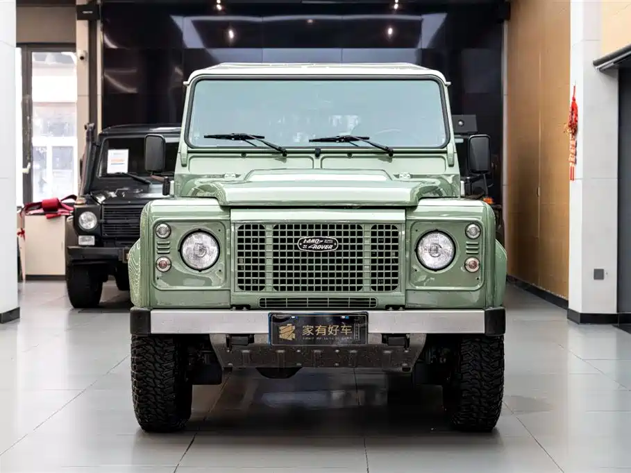 Land Rover Defender фото 2