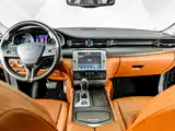 Photo 12 - Maserati Quattroporte