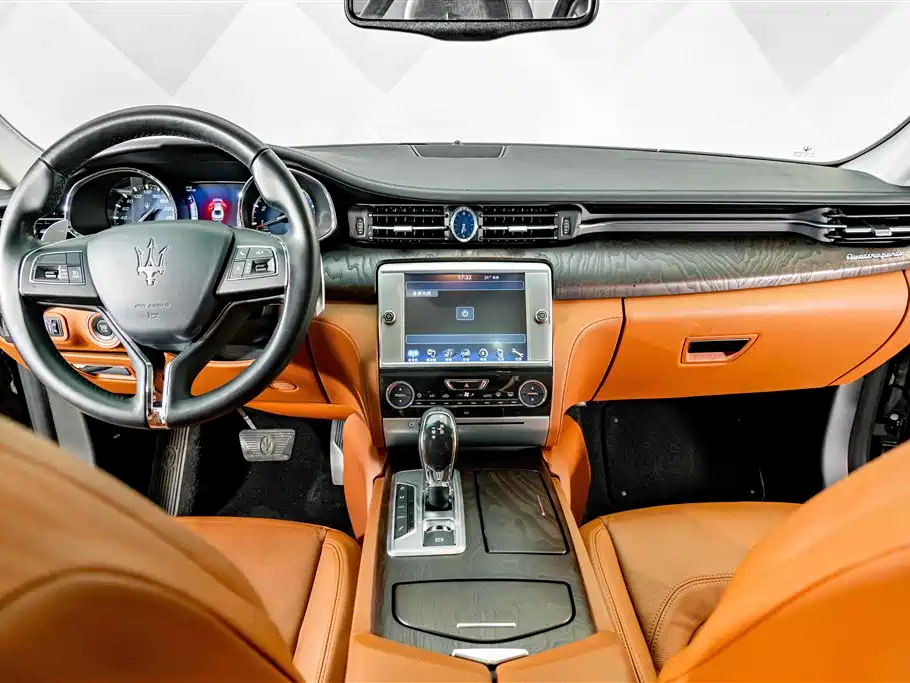 Photo 12 - Maserati Quattroporte