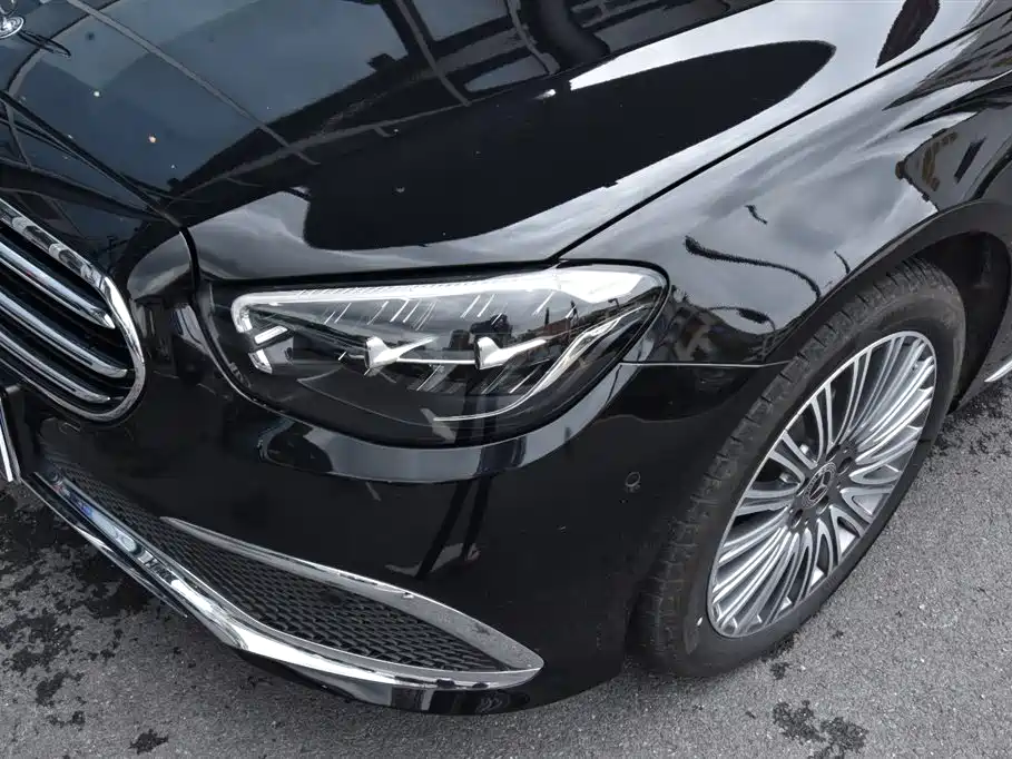Mercedes-Benz E-Class, миниатюра 11